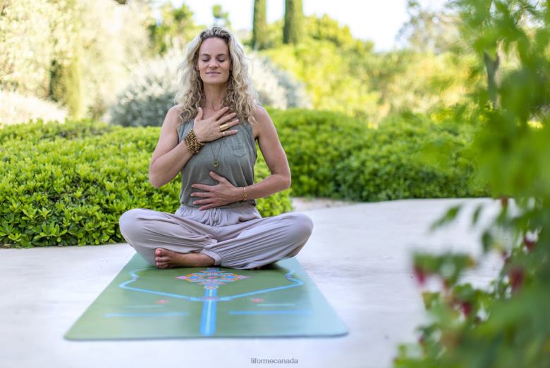 Liforme Mindful Garden Travel Mat Olive/Floral Yoga Mats 6XP8P43