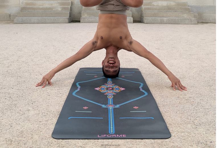 Liforme Mindful Garden Travel Yoga Mat Grey/Floral Yoga Mats 6XP8P48